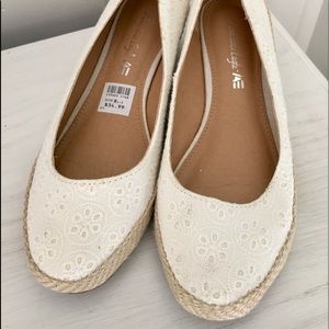 American eagle 8 1/2 flats white